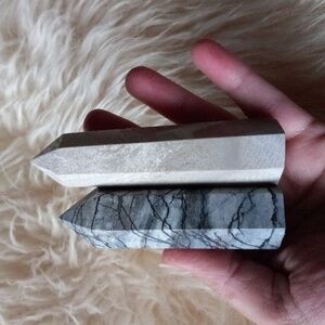 2 Neutral Crystal Towers